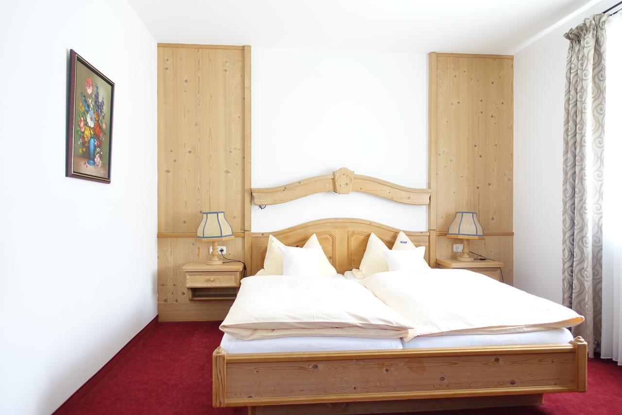 Hotel Gasthof Schoenblick Ноймаркт-ін-дер-Оберпфальц Екстер'єр фото